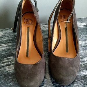 New Directions _Angle_ Grey Suede Wedge Pumps - 6 Like New